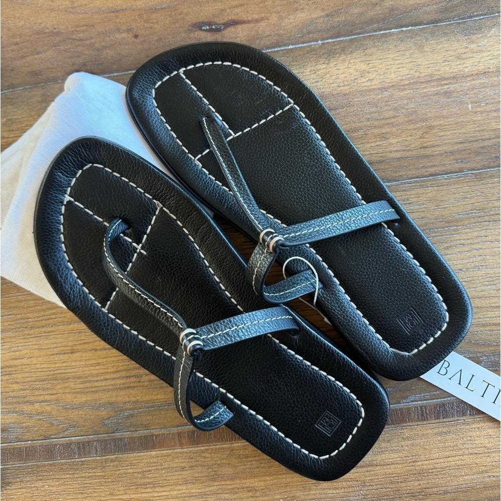TOTEME Black “The T-Strap” Sandals🌻